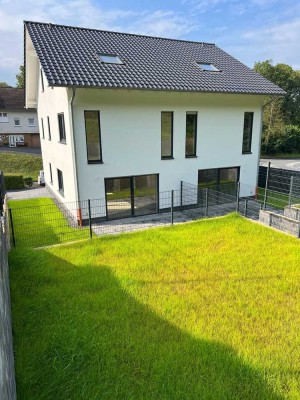 ✨ Modern, energieeffizient, einziehen & wohlfühlen: Doppelhaushälfte mit Garten ✨