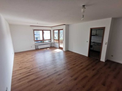 Schöne 2-Zimmer-Wohnung mit Balkon, Einbauküche und  TG in Tiengen