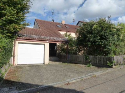 Großes 1-2 Familienhaus (DHH) am Feldrand von Freiberg mit großem Wintergarten