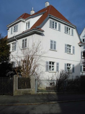 RT-Georgenberg, 4-Zimmer-Wohnung, DG, renovierter Altbau in guter Wohnlage