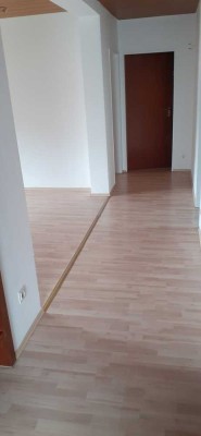 Freundliche und gepflegte 3,5-Raum-Wohnung mit EBK in Ditzingen-Hirschlanden