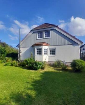 Einfamilienhaus (ca. 176 m² Wohn-/Nutzfläche) mit Garten und Garagenhaus in Fröndenberg-Hohenheide