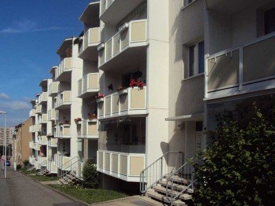 Tolle 2-Raum-Wohnung mit Badewanne u. großem Balkon