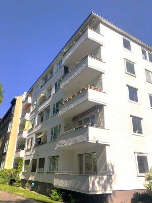 Gut geschnitten, ruhig gelegen - sonnig  - Balkon -- komplett  renovierungsbedürftig - bezugsfrei !