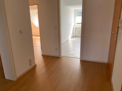 Schöne 3-Zimmer-DG-Wohnung mit gehobener Innenausstattung in Dinslaken