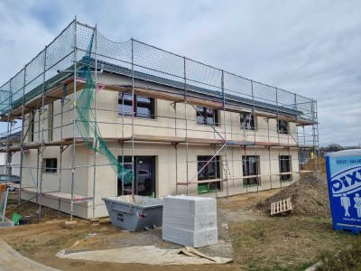 Modernes Wohnen in Weinböhla - Neubau-Doppelhaushälfte mit Grundstück und integrierter PV-Anlage