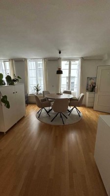 Kutscherhaus 2 Zimmer Küche Bad mit einem sehr schönem großen Raum und riesiger Terrasse