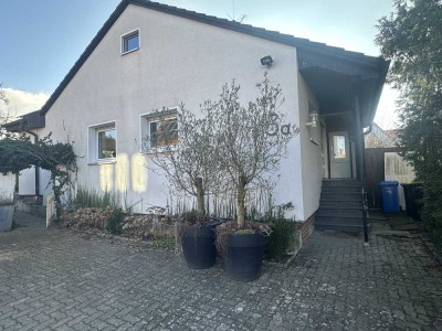 Freistehendes Einfamilienhaus mit schönem Garten in Söhlde von privat