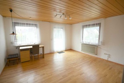 2- Zimmerwohnung, EBK, Balkon, Garten.