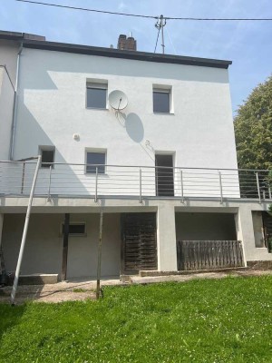 Renovierte Doppelhaushälfte mit Ausbaupotential in Illingen-Uchtelfangen zu verkaufen