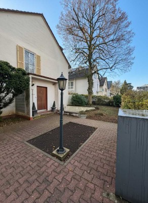 Erstbezug nach Renovierung: charmante 2- Zimmer Wohnung mit Einbauküche