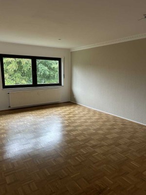 Groẞzügige 3,5-Zimmer-Wohnung mit Süd-Balkon in Kaarst