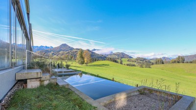 Luxusvilla mit Pool und unverbaubarer Aussicht