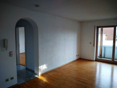 Attraktive 3-Zimmer-Wohnung mit großem Süd-Balkon & Einbauküche in Ellwangen