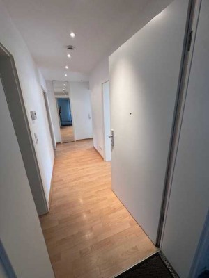 List/Welfenplatz! Renovierte 3-Zi.-Whg. im EG mit Balkon!