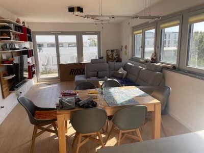 Helle, moderne 3,5-Zimmer-Wohnung mit großem Süd/West-Balkon direkt neben der U-Bahn