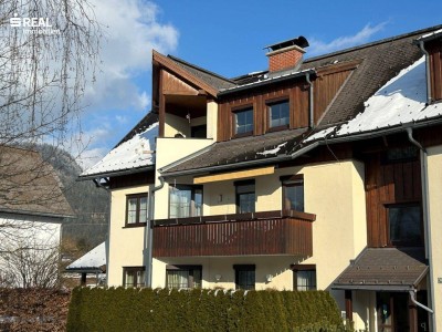 Drei Zimmer Eigentumswohnung mit Loggia und Garage