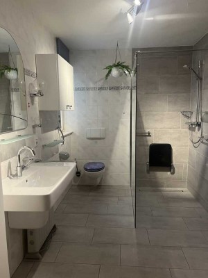 Helle 3-Zimmer Erdgeschosswohnung mit Garten in Talling