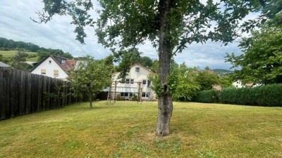 GEPFLEGT, RUHIGE LAGE UND VIEL PLATZ