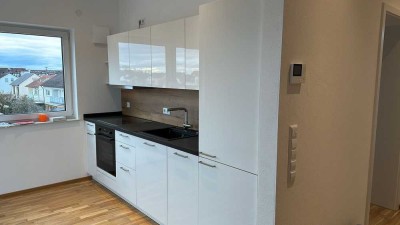 Charmante 2,5-Zimmer DG-Wohnung mit großer Loggia, hochwertige Ausstattung, Erstbezug 2024