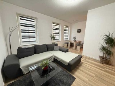 Moderne, kompl. möblierte Wohnung mit tollem Grundriss inkl. Einbauküche, TV, WM & Hof-Stellplatz