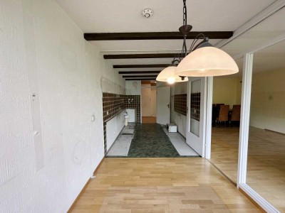 Attraktive 3,5-Zimmer-Wohnung mit TG-Stellplatz in Stuttgart-Asemwald zu verkaufen