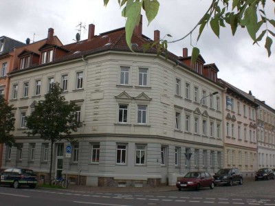 geeignet für 2er-WG - 2,5-Zi-DG-Whg - Laminat, Badewanne