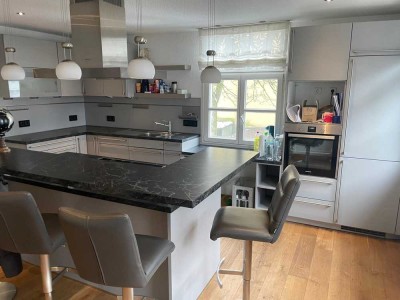 Modernisierte 5-Zimmer Wohnung mit hochwertiger Einbauküche