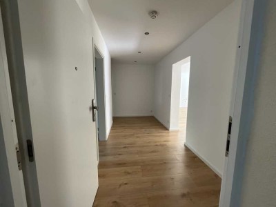 Exklusive, sanierte 3-Zimmer-Hochparterre-Wohnung mit geh. Innenausstattung mit Balkon in Karlsruhe