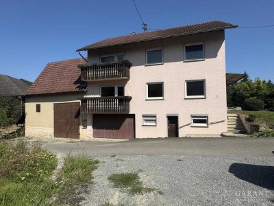 Für Selbermacher: 2-Familienhaus / Bauernhaus mit Garagen