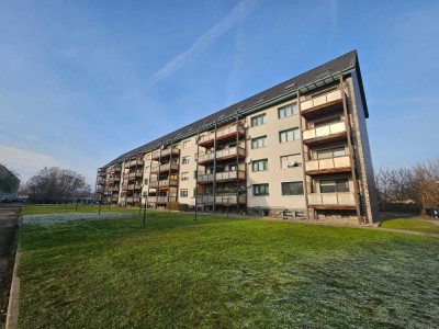 Ruhige und schön ausgestattete 3- Zimmerwohnung inkl. Tageslichtbad mit Dusche + Balkon + Laminat