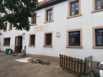 Großzügiges 1-2FH mit Hof und Garten