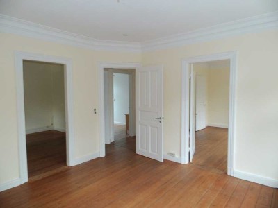 Charmante Dreizimmerwohnung in Jugendstilhaus direkt am Jenischpark mit Garten von Privat