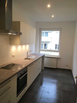 Ruhig gelegene Südstadtwohung mit Balkon, Kaminofen und Einbauküche