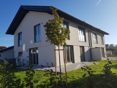 Große und edle Neubau-Doppelhaushälfte in Rohrdorf/Thansau