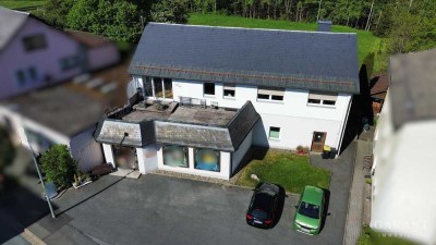 Wohn- und Geschäftshaus in Geroldsgrün , eine solide Kapitalanlage mit Potenzial