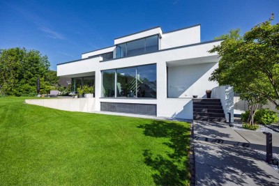 Exklusive Villa im Bauhausstil in erstklassiger Lage!