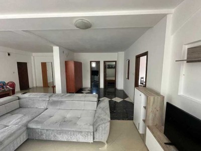 Sonnige Exclusive, 3 Zimmer Wohnung mit Balkon, Einbauküche, Keller, Parkplatz