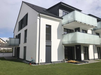 Schicke, neuw. helle 4 ZKB, ca.117qm +große Terrasse im 8 Fam.Hs. TG, ruhige, zentr. Lage