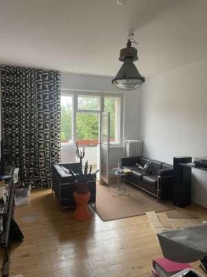 - nur für Mitglieder der GDBA - 2-Zimmer-DG-Wohnung mit Balkon und EBK in Berlin Wilmersdorf