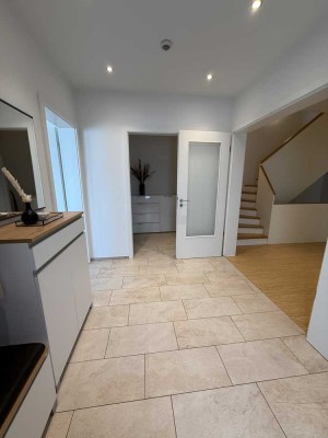 Sehr geräumige Doppelhaushälfte mit EBK und schönem Garten in Freiburg Mooswald