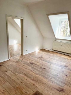 *** Komplett renovierte 2 Zi­. DG- Wohnung, top gepflegtes Haus, Rheingauviertel***