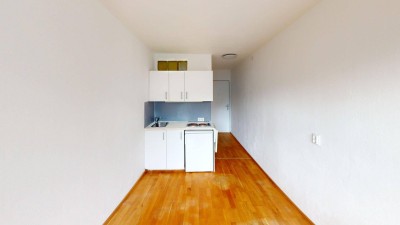 Rendite-Objekt: Renovierte Garconniere mit Balkon!