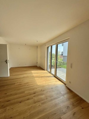 ***Lichtdurchflutet 2 ZKB Wohnung – barrierefrei - Terrasse mit Garten***