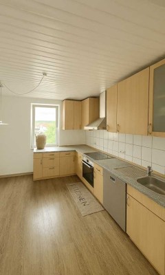 Freistehendes Einfamilienhaus mit 3 Wohneinheiten (2 saniert), großem Garten, Dachstudio , uvm