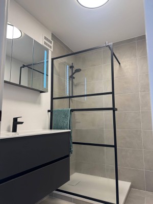 Neu renovierte Wohnung mit Einbauküche