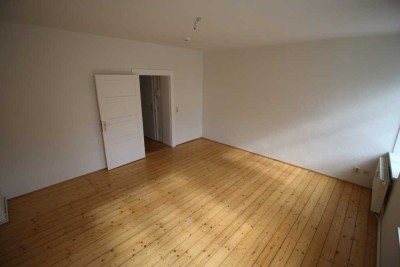 1-Zimmerwohnung mit Tageslichtbad und Garten im schönen Altbau