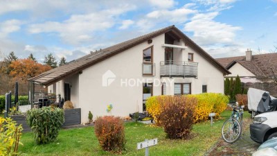 Moderne Dachgeschosswohnung mit Balkon, Einbauküche und Stellplatz