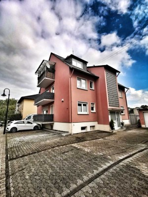 2 Zimmer Wohnung mit Balkon in Rhein Nähe