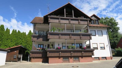 Großzügige, helle 3 Zimmer DG-Wohnung in 3 Parteien Haus in Niederndorf